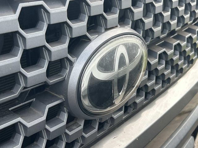 Used 2020 Toyota Tundra SR5 w/ SR5 Convenience Package AWD/4WD image 4