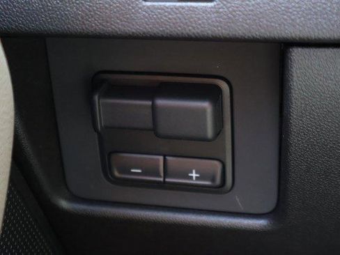 New 2025 GMC Canyon Denali image 39