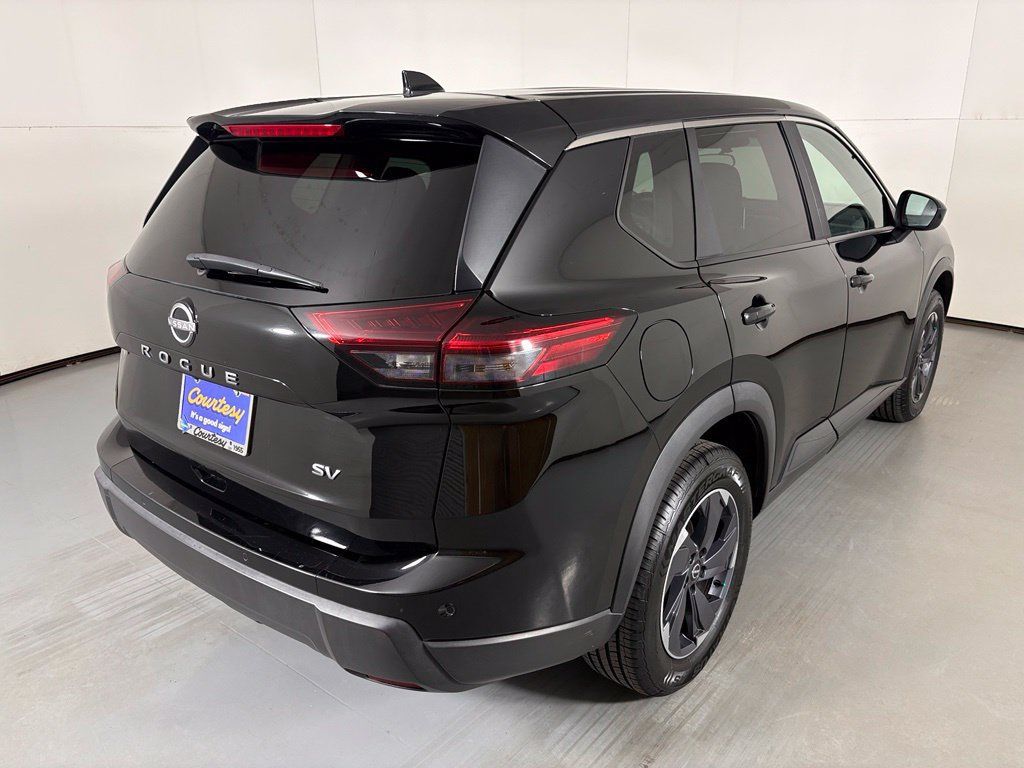 Used 2024 Nissan Rogue SV FWD image 9