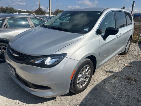 Used 2024 Chrysler Voyager LX image 1