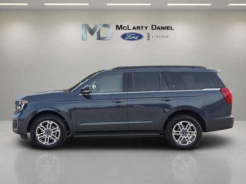 Certified 2025 Ford Expedition Active AWD/4WD image 3