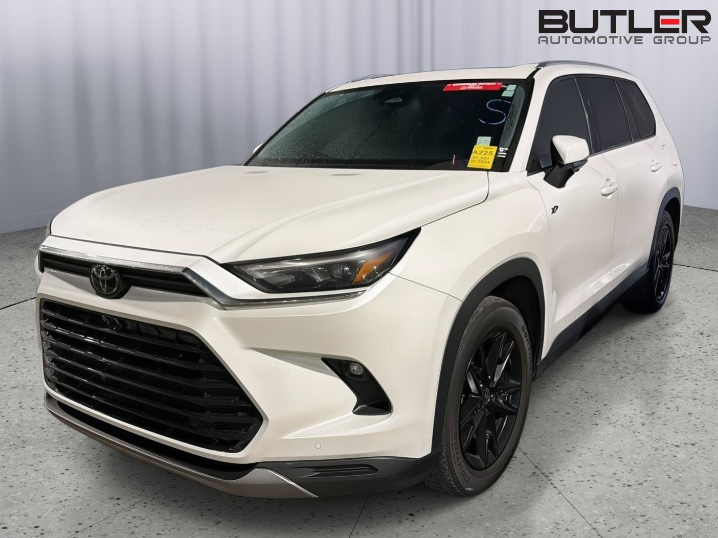 Used 2024 Toyota Grand Highlander FWD image 1