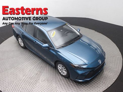 Used 2025 Toyota Camry LE FWD image 3