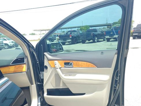Used 2013 Lincoln MKX FWD image 10