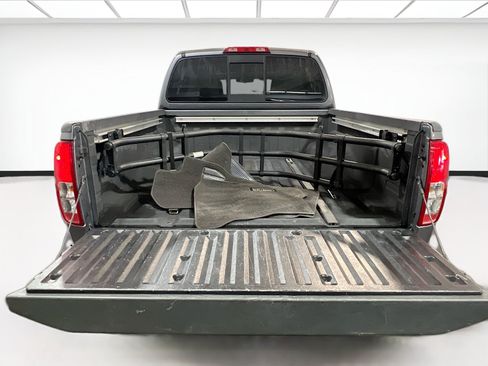 Used 2021 Nissan Frontier SV w/ Midnight Edition Floor Mats RWD image 17