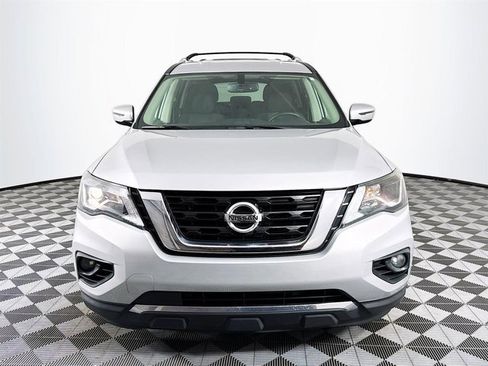 Used 2020 Nissan Pathfinder SV image 2
