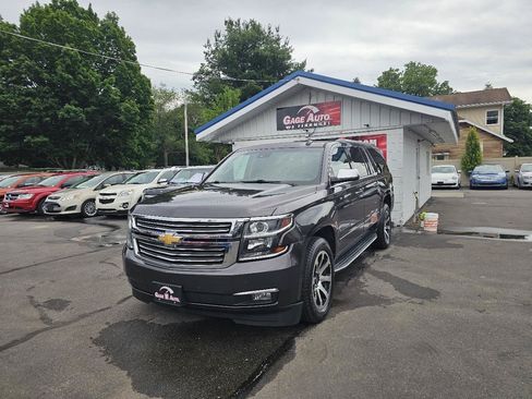 Used 2017 Chevrolet Suburban Premier AWD/4WD image 4