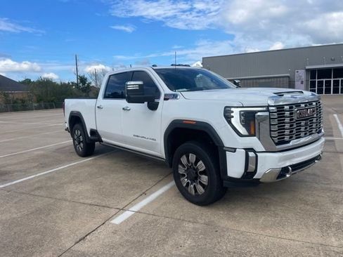 Used 2024 GMC Sierra 2500 Denali w/ Denali Reserve Package AWD/4WD image 3