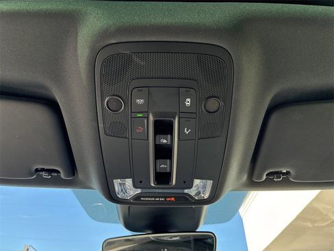 Used 2025 Audi Q3 2.0T Premium image 24