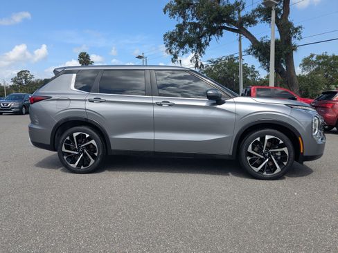 Used 2022 Mitsubishi Outlander SE FWD image 3