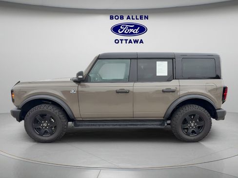 Used 2025 Ford Bronco Outer Banks AWD/4WD image 3