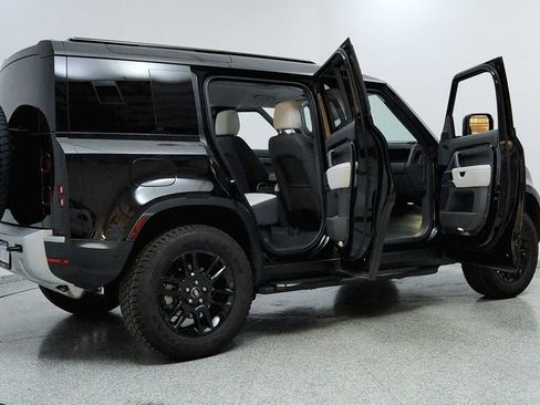 Used 2025 Land Rover Defender 110 S image 11
