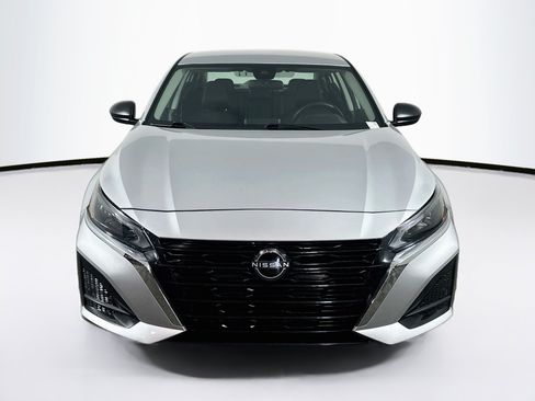 Used 2024 Nissan Altima 2.5 S FWD image 2