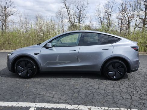 Used 2026 Tesla Model Y AWD image 13