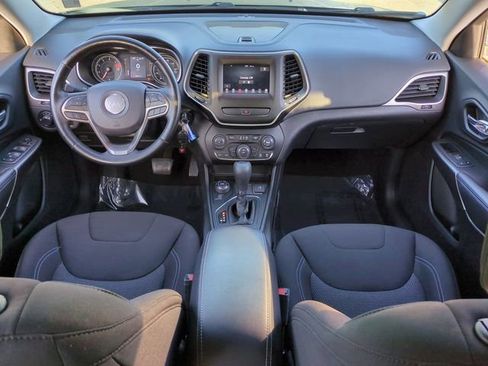 Used 2020 Jeep Cherokee Latitude w/ Cold Weather Group image 14