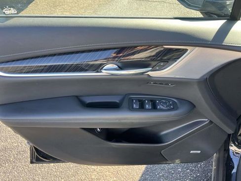 Used 2025 Cadillac XT6 Premium Luxury FWD image 17