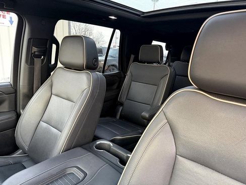 Used 2023 GMC Yukon SLT w/ SLT Luxury Package image 12
