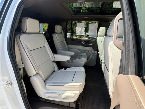 Used 2025 GMC Yukon XL Denali w/ Sun & Power Step Package AWD/4WD image 22