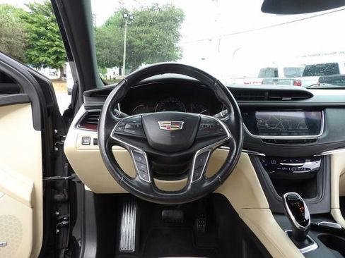 Used 2019 Cadillac XT5 Premium Luxury FWD image 23
