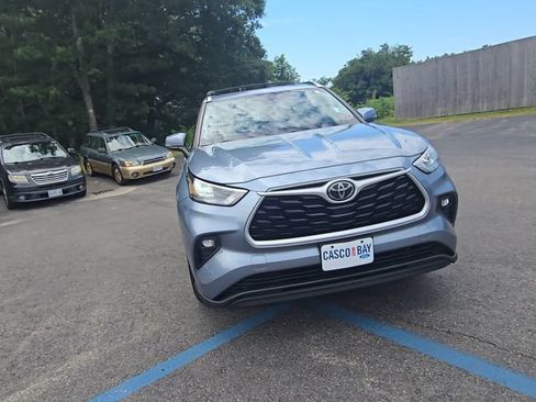 Used 2020 Toyota Highlander XLE AWD/4WD image 14