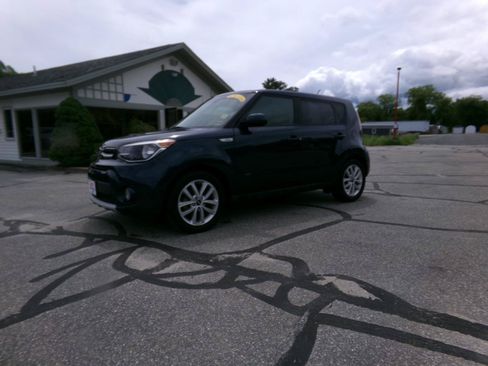 Used 2019 Kia Soul + w/ Audio Package FWD image 2