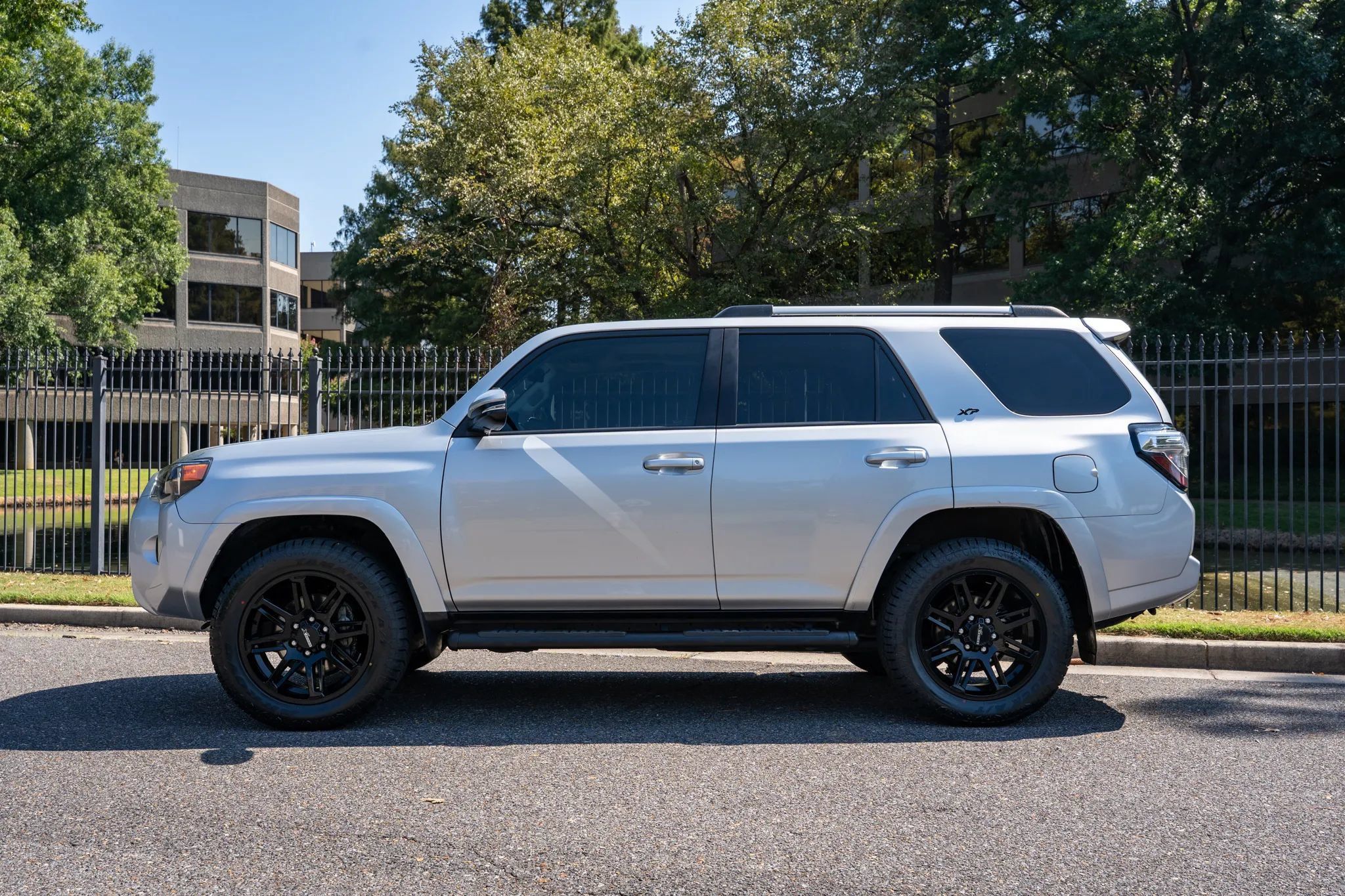 Used 2022 Toyota 4Runner SR5 Premium w/ Moonroof Package AWD/4WD image 9