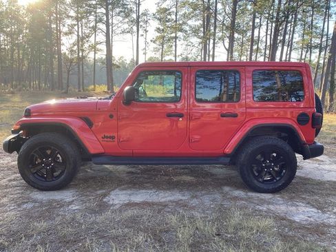 Used 2022 Jeep Wrangler Unlimited Sahara image 2