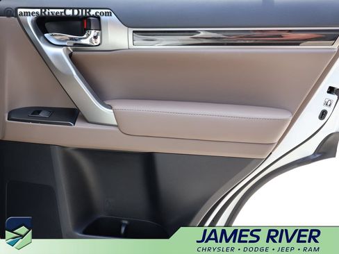 Used 2023 Lexus GX 460 Premium w/ Premium Package AWD/4WD image 11
