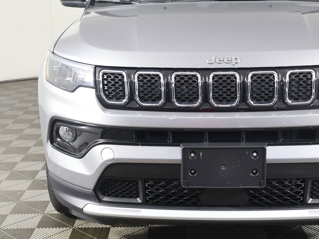 Used 2023 Jeep Compass Limited w/ Sun and Sound Group AWD/4WD image 14