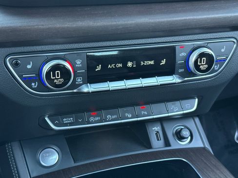 Used 2024 Audi Q5 2.0T Prestige w/ Prestige Package image 25