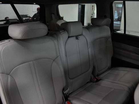 Used 2023 Jeep Wagoneer Series III w/ Preferred Equipment Group AWD/4WD image 29
