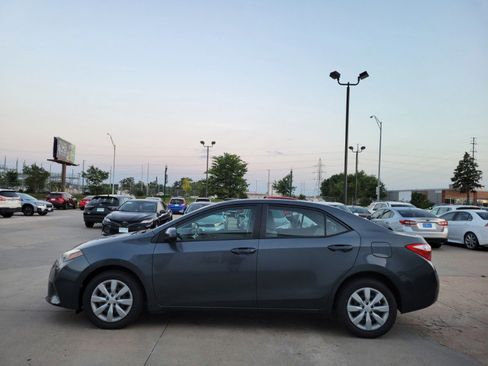 Used 2014 Toyota Corolla LE FWD image 5