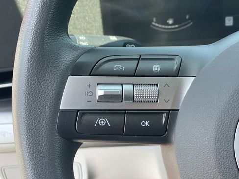 Certified 2025 Hyundai Kona SE FWD image 8