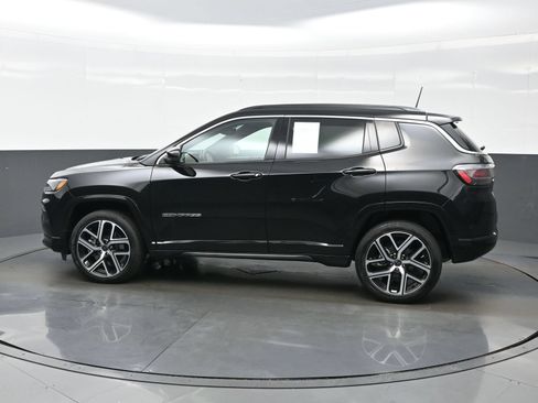 Used 2025 Jeep Compass Limited w/ Elite Group AWD/4WD image 4