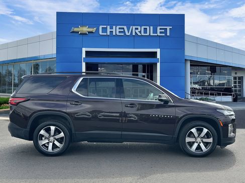 Certified 2023 Chevrolet Traverse LT w/ LT Premium Package AWD/4WD image 5