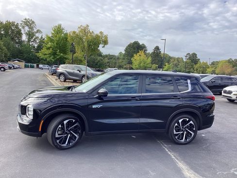 Used 2023 Mitsubishi Outlander SE image 6