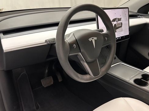 Used 2025 Tesla Model Y Long Range AWD/4WD image 11