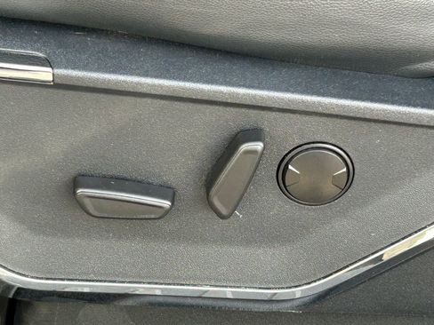 Used 2023 Ford F150 Lariat w/ Trailer Tow Package image 30