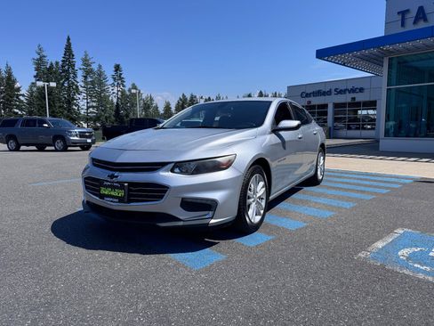 Used 2016 Chevrolet Malibu LT FWD image 3