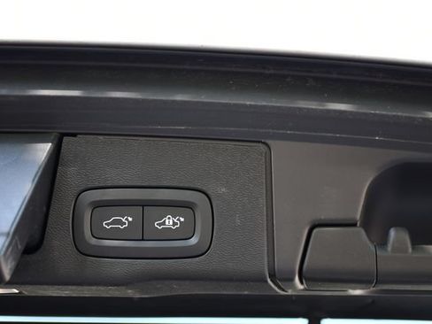 Certified 2023 Volvo XC60 B5 Plus w/ Climate Package AWD/4WD image 22