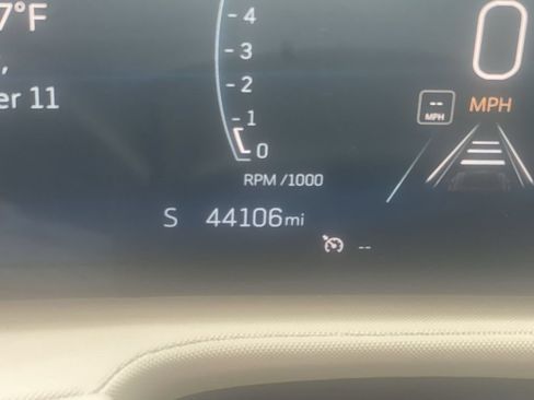 Certified 2024 Cadillac XT4 Luxury w/ Cold Weather Package FWD image 15