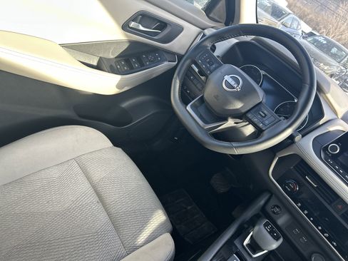 Used 2025 Nissan Rogue SV image 20