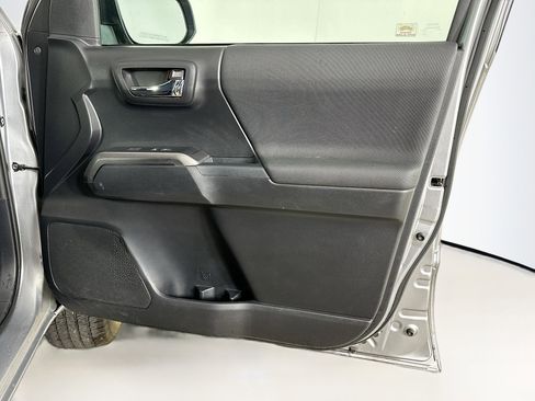 Used 2020 Toyota Tacoma TRD Off-Road image 30