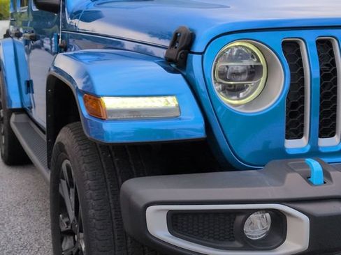 Used 2022 Jeep Wrangler Unlimited Sahara w/ Cold Weather Group AWD/4WD image 9
