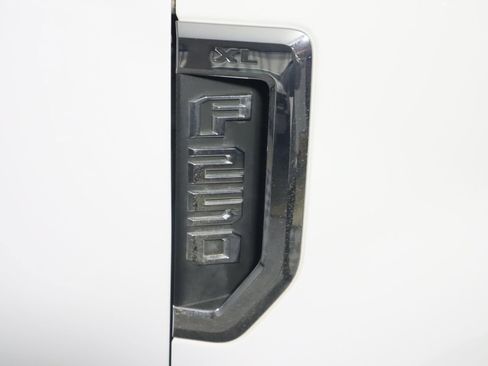 Used 2018 Ford F250 XL w/ Power Equipment Group image 4