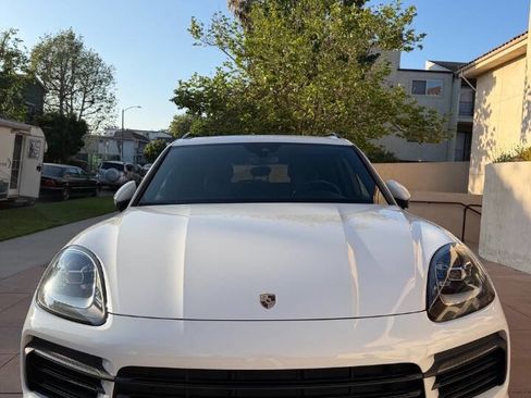 Used 2019 Porsche Cayenne w/ Premium Package image 6