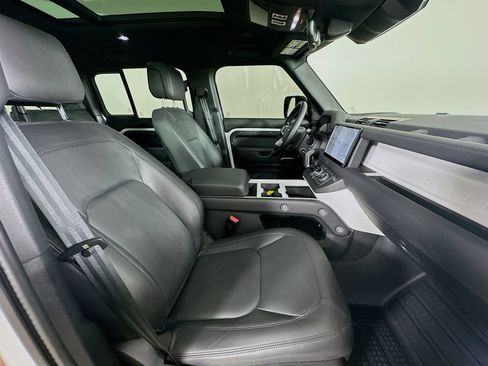 Used 2025 Land Rover Defender 130 X-Dynamic SE AWD/4WD image 44