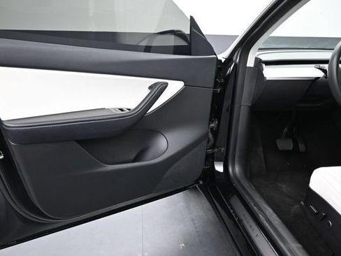 Used 2021 Tesla Model Y Long Range AWD/4WD image 15