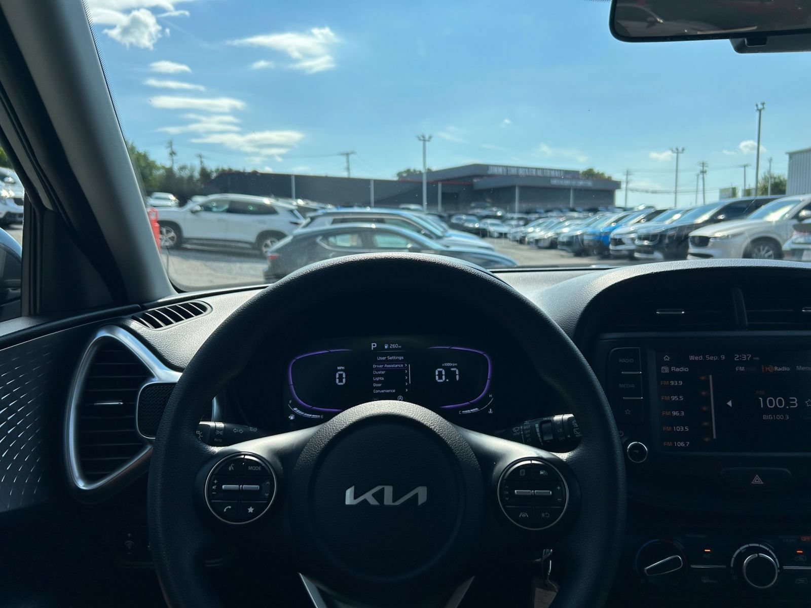 Used 2025 Kia Soul LX w/ LX Technology Package FWD image 28