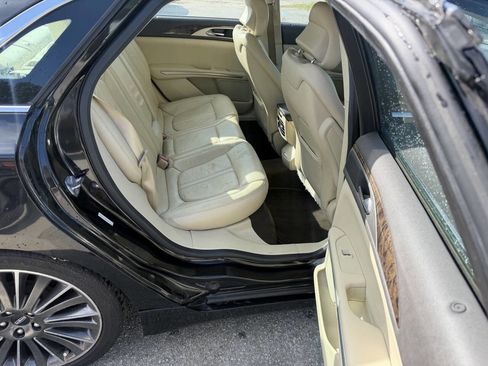 Used 2014 Lincoln MKZ image 17